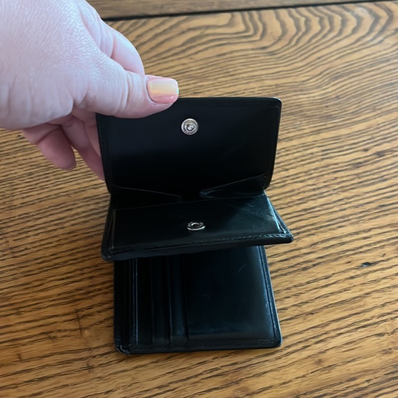 Authentic GUCCI Black Smooth Leather Silver G Logo Men’s Bifold Wallet (Unisex) - Picture 4 of 14